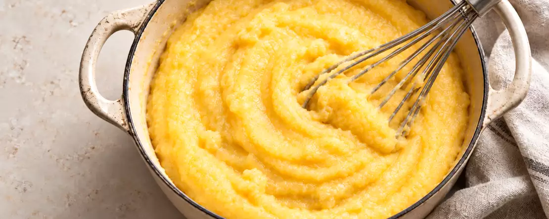Polenta s hrudkami? Proč vznikají a jak ji zachránit, aniž byste museli začínat znovu