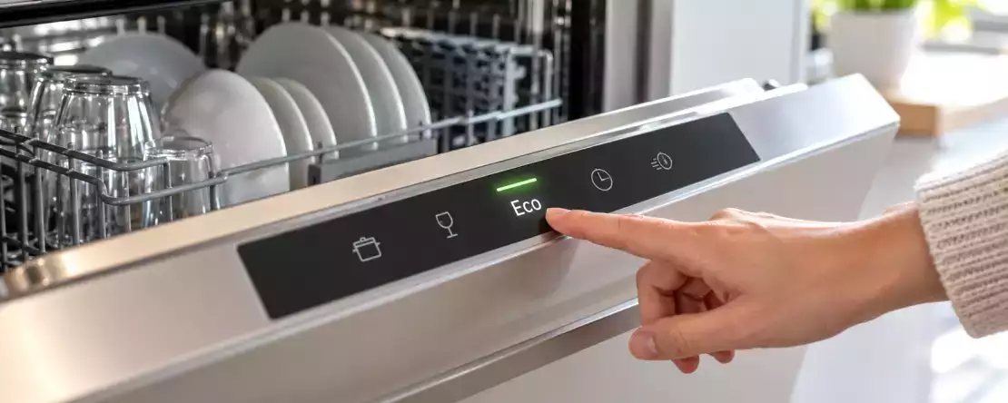 Opravdu funkce Eco u myčky šetří energii? Podívejte se, kolik můžete ušetřit