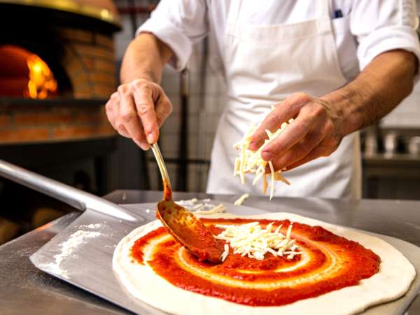 Sbohem tradiční mozzarelle? Přichází veganský sýr na pizzu