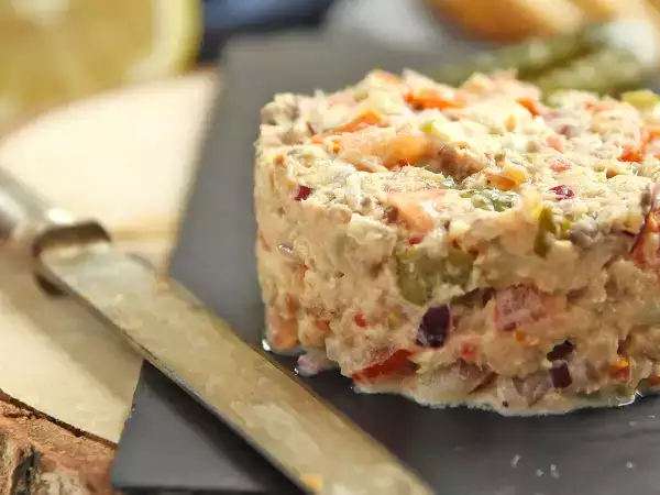 Proměňte konzervu sardinek v paštiku hodnou restaurace (jednoduché, levné a hotové za 5 minut)