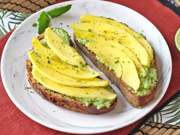 Avokádový toast, který změní vaši snídani (hotový za 8 minut)