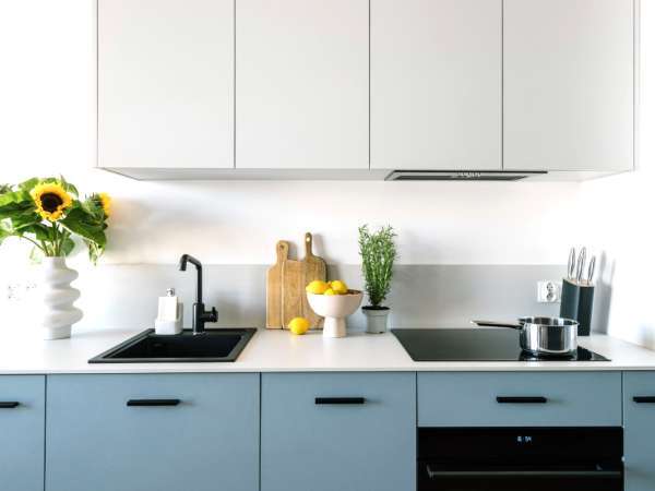 Kuchyňský nábytek: tento rychlý trik odstraňuje tuk jediným pohybem