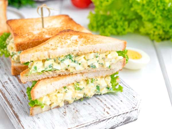 Stejně jako v Japonsku, jak si doma připravit slavný sendvič s vejci, a je to pochoutka