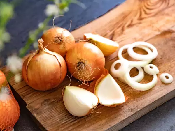 Toto je technika schválená vědou pro krájení cibule bez slz