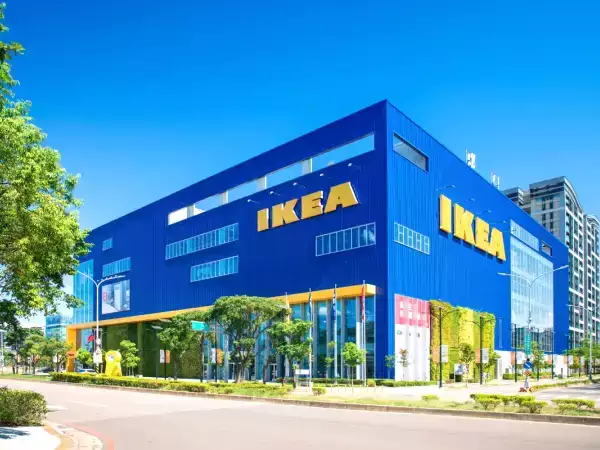 Toto skládací stojan IKEA za 9, 99 eur zcela promění váš pracovní stůl