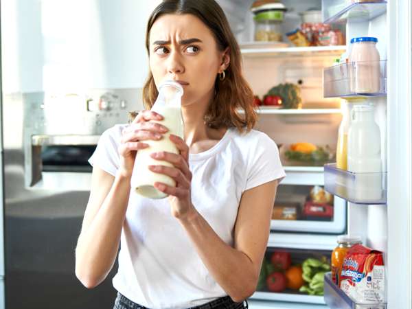 Pití studeného mléka z láhve: zvyk, který oslabuje imunitní systém