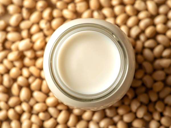 Které rostlinné mléko je nejzdravější? Pojďme to zjistit!