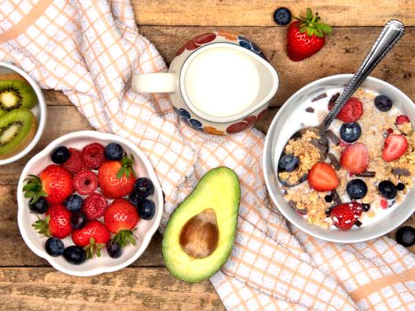 Abyste přečkali zimu bez nemoci, přidejte těchto 8 jednoduchých potravin k vašim jídlům