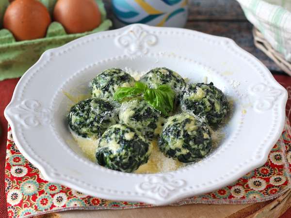 12 pečených svátečních pokrmů, které lze snadno připravit předem (a které vždy vypadají skvěle na stole)