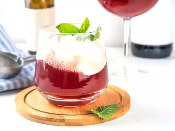 Víno float: tato nepravděpodobná kombinace dělá buzz a překvapuje všechny