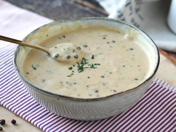 Tato omáčka se skvěle hodí k červenému vánočnímu masu.