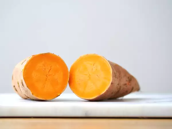 Mohu jíst naklíčené sladké brambory?