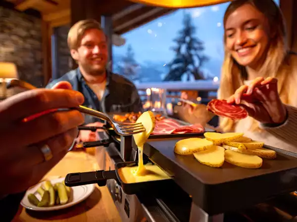 Mysleli jste si, že máte v zimě chuť na sladké? Co zima skutečně dělá s vaším tělem