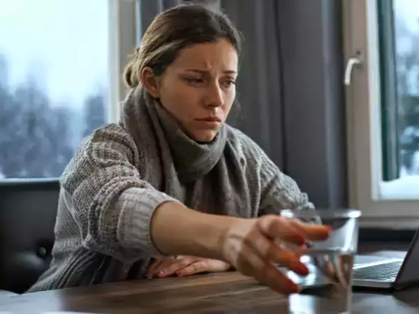 Tichá dehydratace: proč je tak těžké pít vodu v chladu a jak to bez námahy změnit?