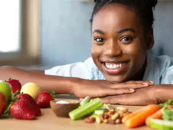 10 potravin pro bělejší zuby: co skutečně jíst