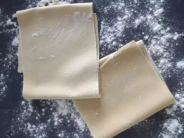 Toto jsou dokonalé domácí těstoviny na lasagne: nemusíte je nejdříve vařit a jsou ještě chutnější.