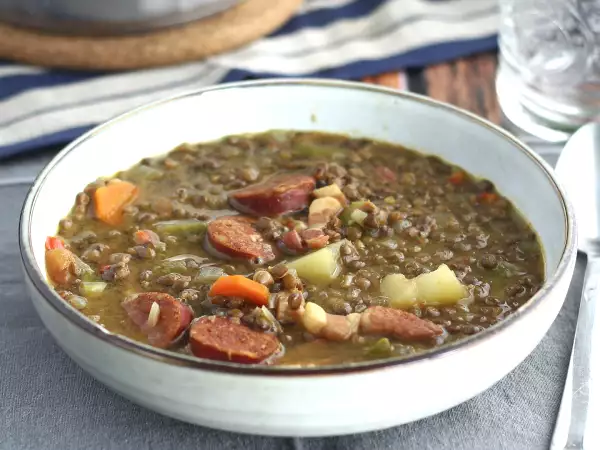 Snižuje čočka libido? Věda, která stojí za virálním citátem Ólivera Laxe