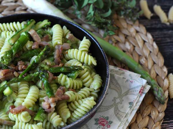 Co vařit v březnu: 10 snadných a překvapivých sezónních receptů pro týdenní menu