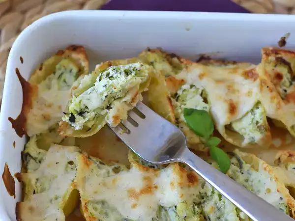 Conchiglioni plněné ricottou, cuketou a citronem: ideální krémový první chod k velikonočnímu obědu