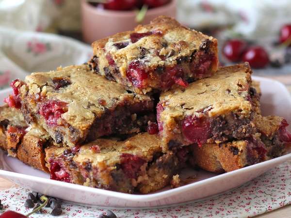 10 dokonalých jarních dortů, které osladí každé odpoledne