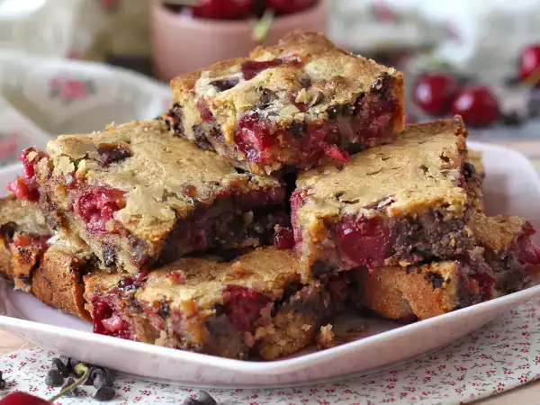 10 dokonalých jarních dortů, které osladí každé odpoledne