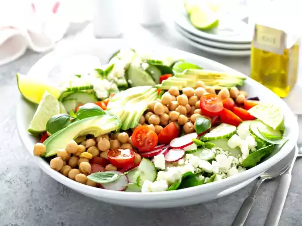 Zmenšete svůj žaludek: tento salát připravený za 10 minut přitahuje pozornost odborníků