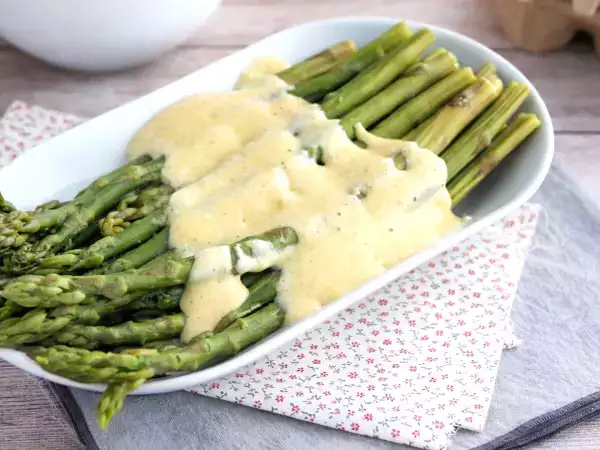 3 omáčky, které zvýrazní chuť zeleného chřestu, aniž by ho zastínily
