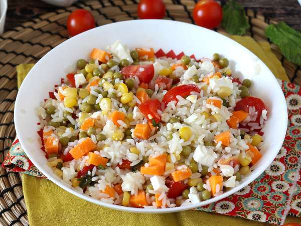 Saláty ze zbytků: 17 receptů, jak proměnit zbytky v ledničce v neuvěřitelné pokrmy