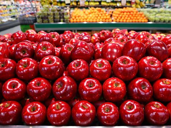 Věříte těm lesklým jablkům ze supermarketu? Skrývá se za nimi něco, o čem ví jen málokdo
