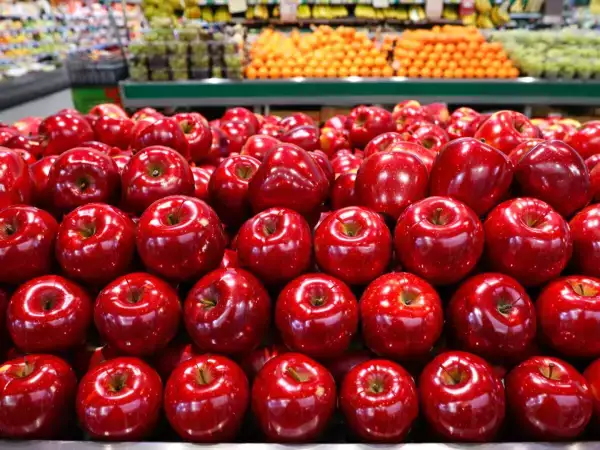 Věříte těm lesklým jablkům ze supermarketu? Skrývá se za nimi něco, o čem ví jen málokdo