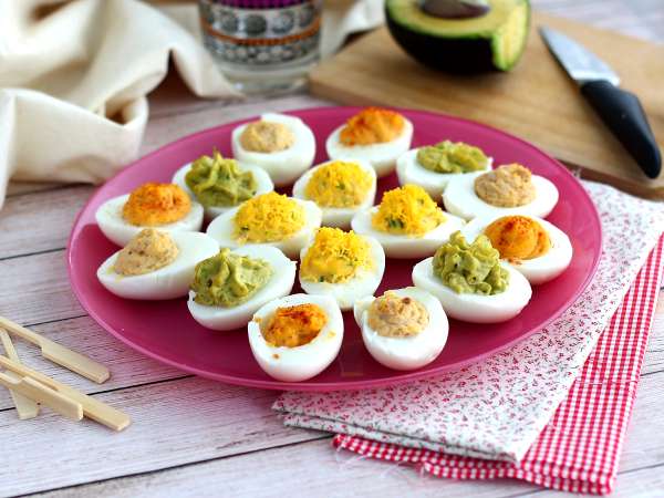 Plněná vejce, vejce mimosa a deviled eggs: je to totéž, nebo už celý život zaměňujeme recepty?