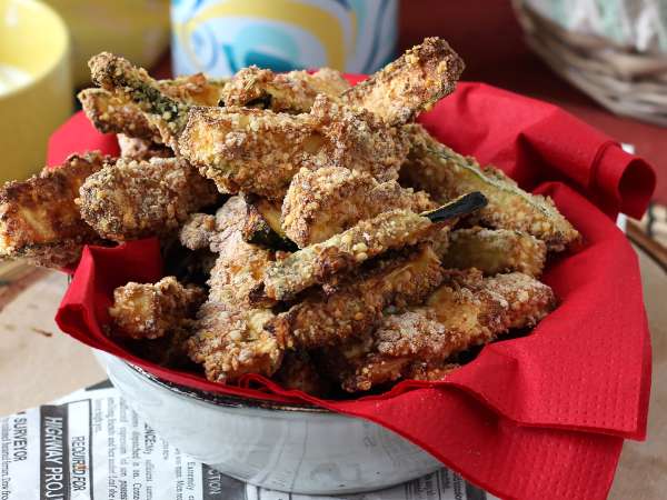 Cukety v horkovzdušné fritéze: 6 rychlých receptů, které se při večeři sní na jedno sousto
