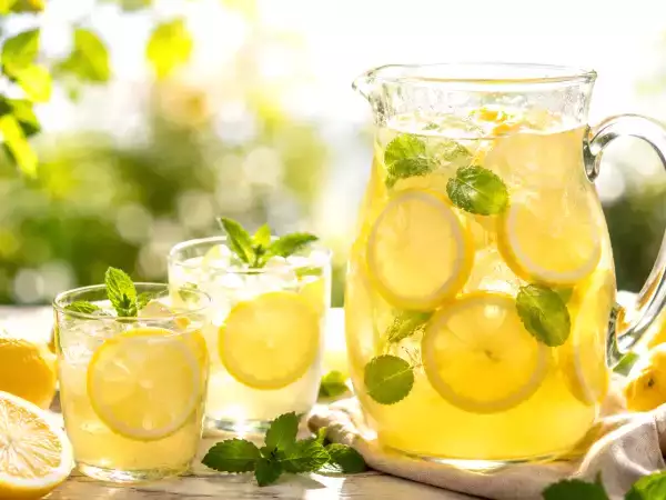 Svěží a neodolatelná limonáda: velmi jednoduchý recept, který vám osvěží letní dny
