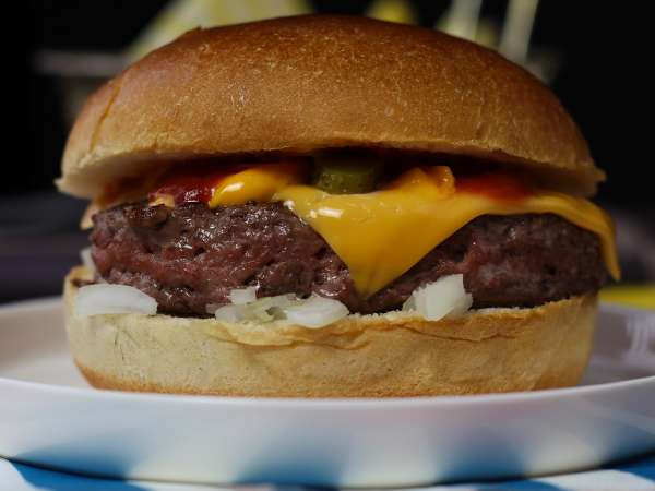 Domácí fast food: naše nejlepší jednoduché recepty, jak si pochutnat, aniž byste museli zajít do drive-inu