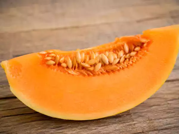 Mají se semínka nechat v melounu, který už je nakrájený, aby se zachovala jeho trvanlivost?
