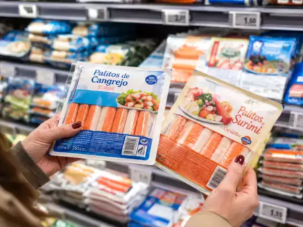 Krabí tyčinky neobsahují kraba: jak vybrat surimi, které za to stojí