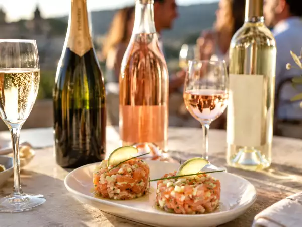 Francouzská vína, která stojí za ochutnání k aperitivu: vína, která si vás získají už od prvního doušku