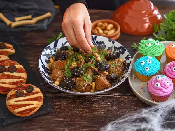 Denní menu, 31. října: halloweenské mumie, voňavý jehněčí tajine a cupcakes-příšerky
