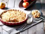 Články: Jablko-lískooříšový koláč Crumble, který se připravuje za pár okamžiků: ideální dezert na hektické večery