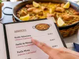 Články: Proč mnoho restaurací podává paellu pouze pro dvě osoby? Pravda, která se skrývá za požadavkem „minimálně dvě osoby“