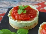 Články: Malé slané cheesecaky v jednorázových porcích: čerstvé, krémové a snadno podávatelné při každé příležitosti