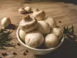 Články: Je třeba žampiony před vařením oloupat?