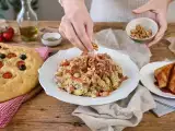 Články: Denní menu, 16. října: středomořská focaccia, krémové fusilli a jablečné samosy