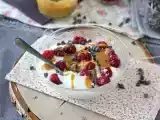 Recept Miska skyr s červeným ovocem, arašídovým máslem a čokoládou