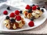 Recept Vafle s ovocem, čokoládou a šlehačkou