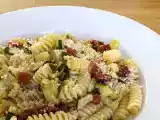 Recept Těstoviny s cuketami a sušenými rajčaty: rychlý a chutný první chod!