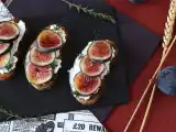 Recept Sendviče s fíky, čerstvým kozím sýrem, medem a rozmarýnem