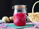 Recept Nakládaná červená cibule, ideální pro vylepšení vašich pokrmů!