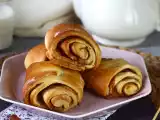 Recept Jednoduše domácí francouzské rohlíky.