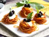 Recept Těstovinová hnízda pečená v troubě, chutný a snadno připravitelný první chod
